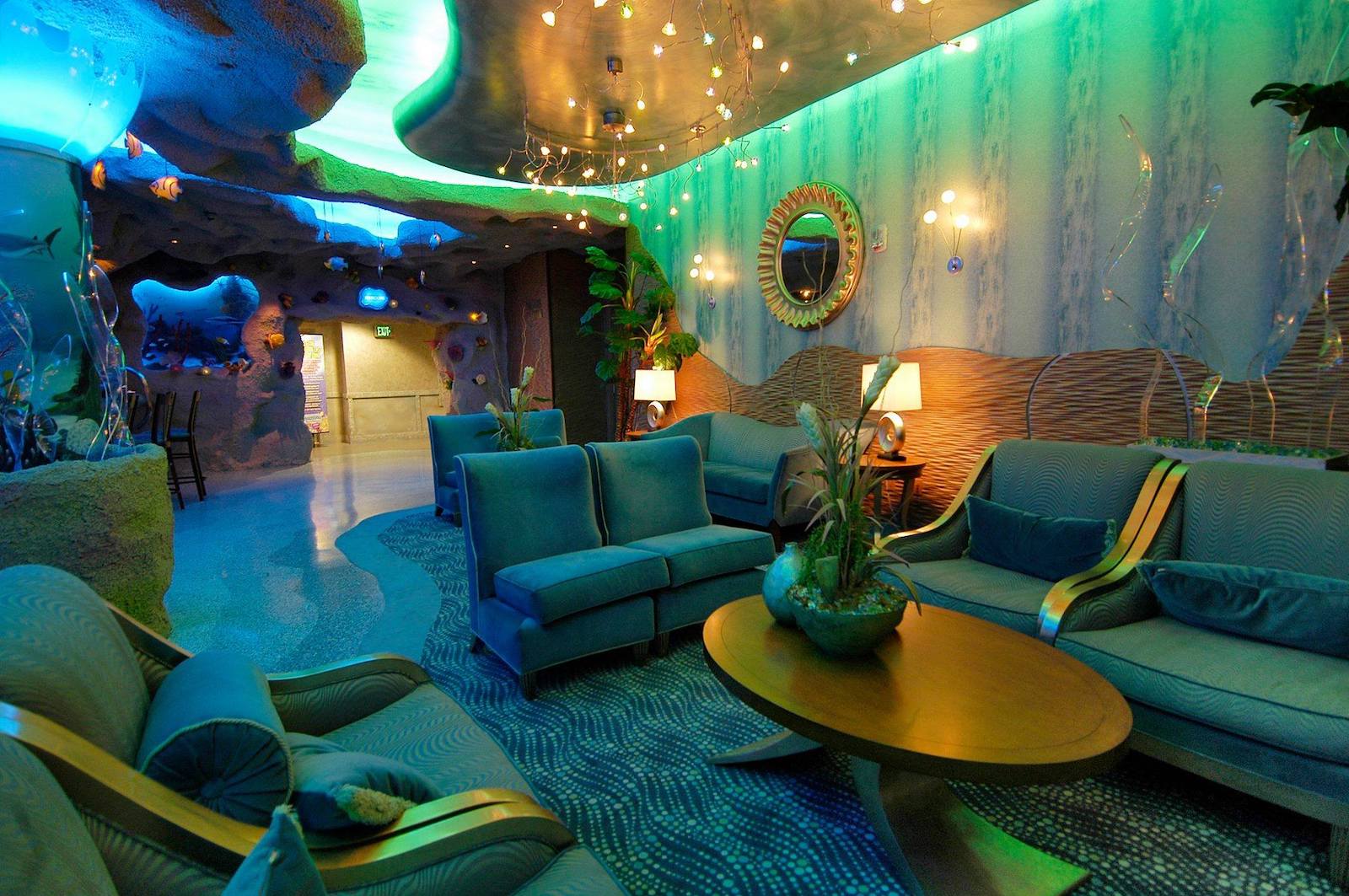 Image of the Dive Lounge at the Downtown Aquarium in Denver, Colorado