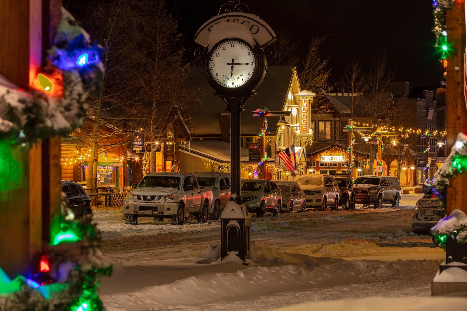 Image of snow covered cars in Frisco, Colorado