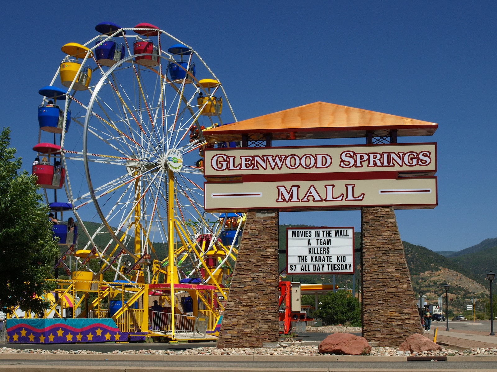 Image of the Strawberry Days carnival in Glenwood Springs, Colorado