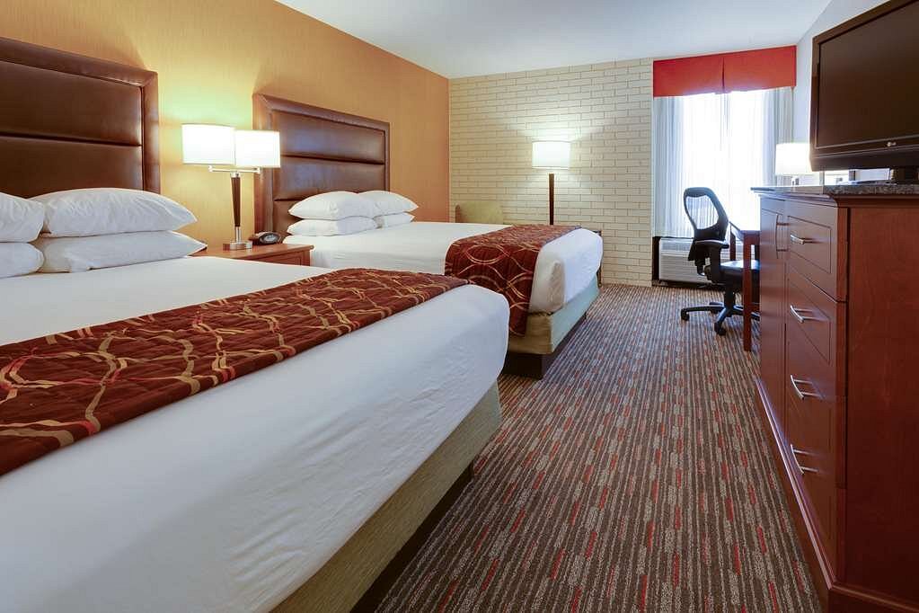 guestroom at drury inn and suites englewood