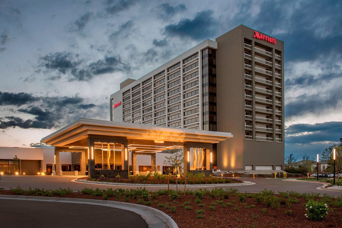 exterior of denver marriott in greenwood village