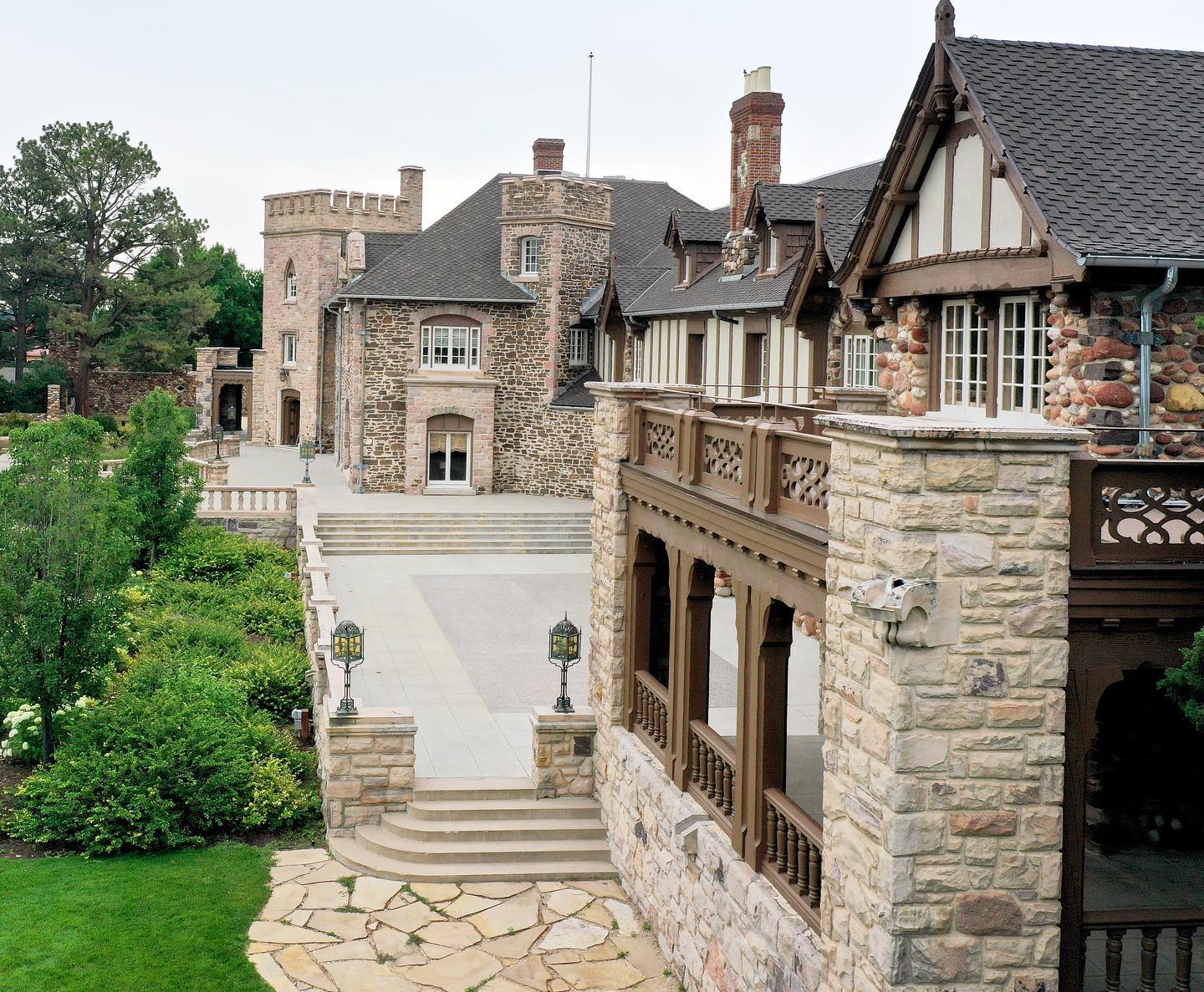 Image of the Highlands Ranch Mansion in Colorado