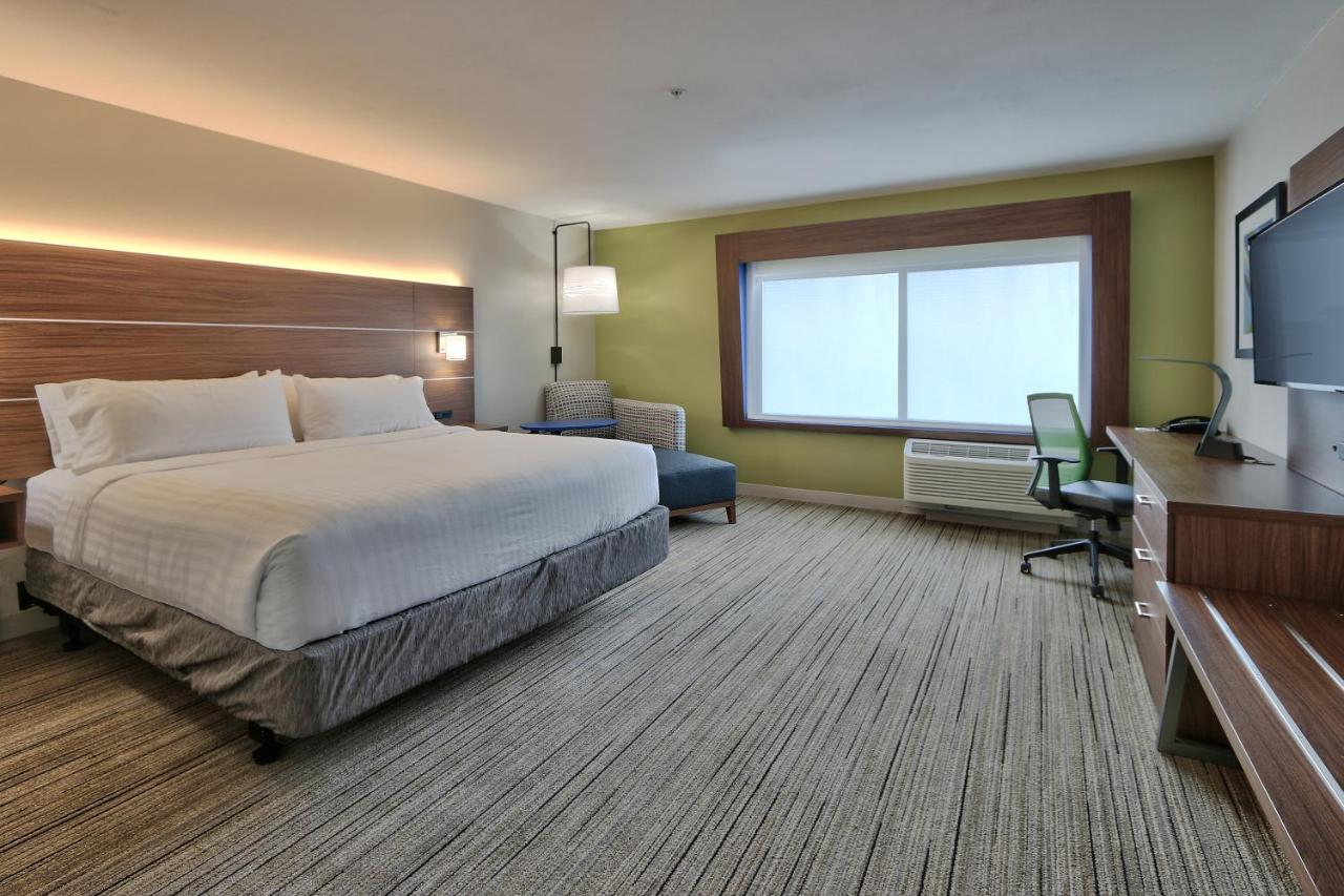 room at holiday inn broomfield