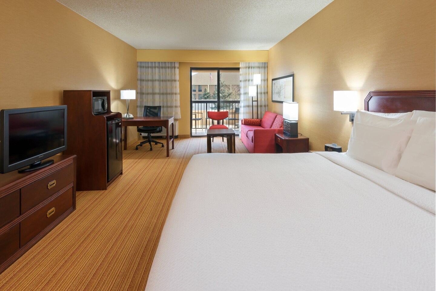 large king room at courtyard marriott louisville