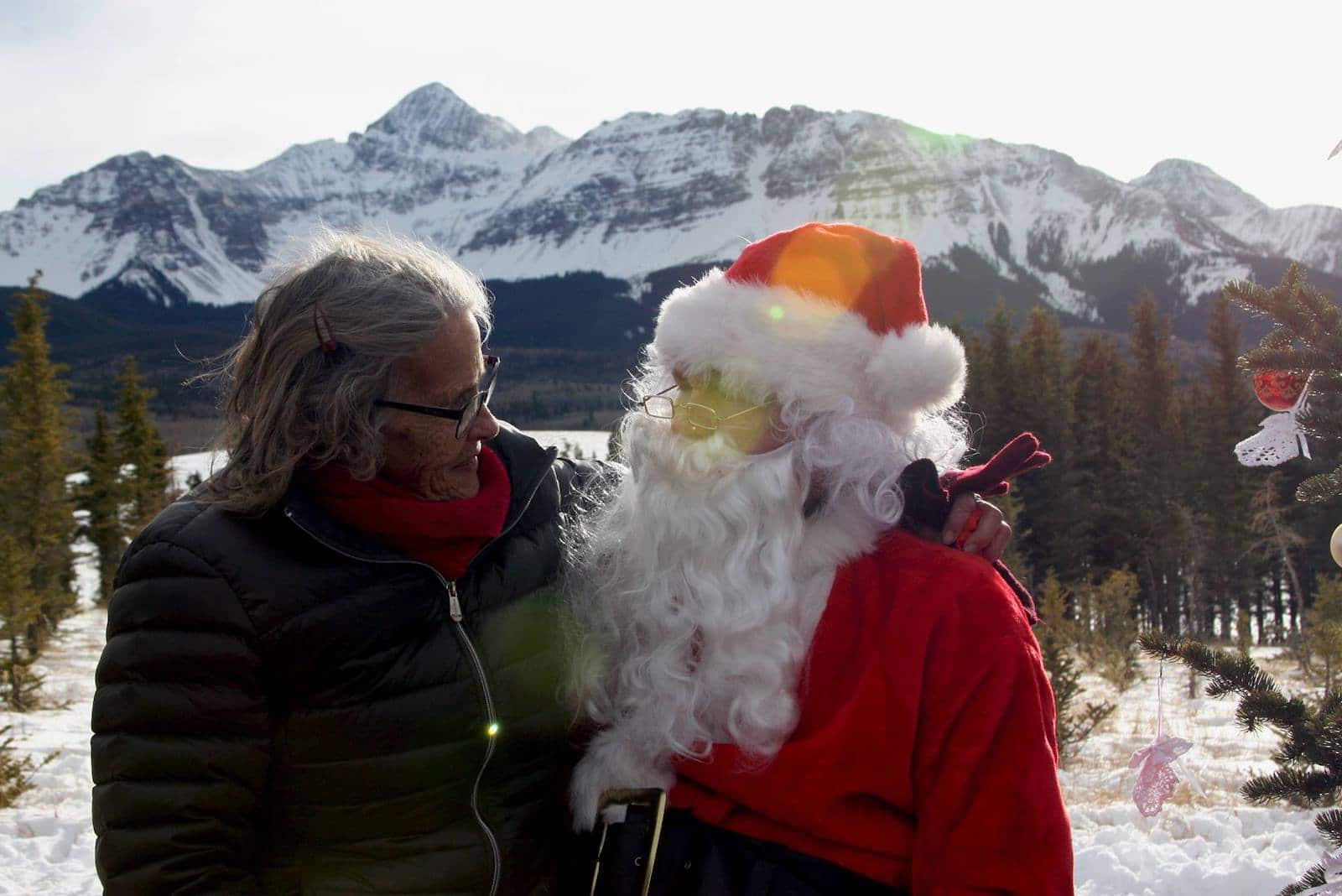 Image of Santa and Mrs. Claus with the mountains in the background in Telluride, Colorado