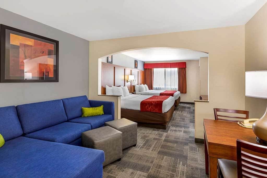 queen suite at comfort suites englewood