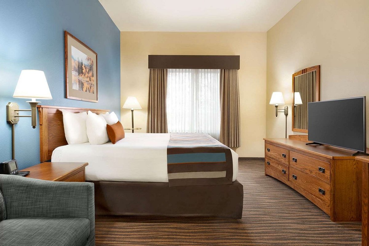 guest room at wingate by wyndham Greenwood Village