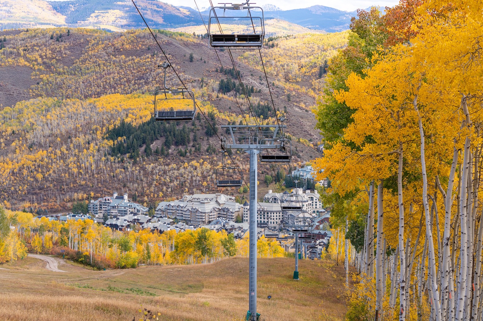 Image of the chairlift surrounded by fall foliage at Beaver Creek Mountain in Colorado 