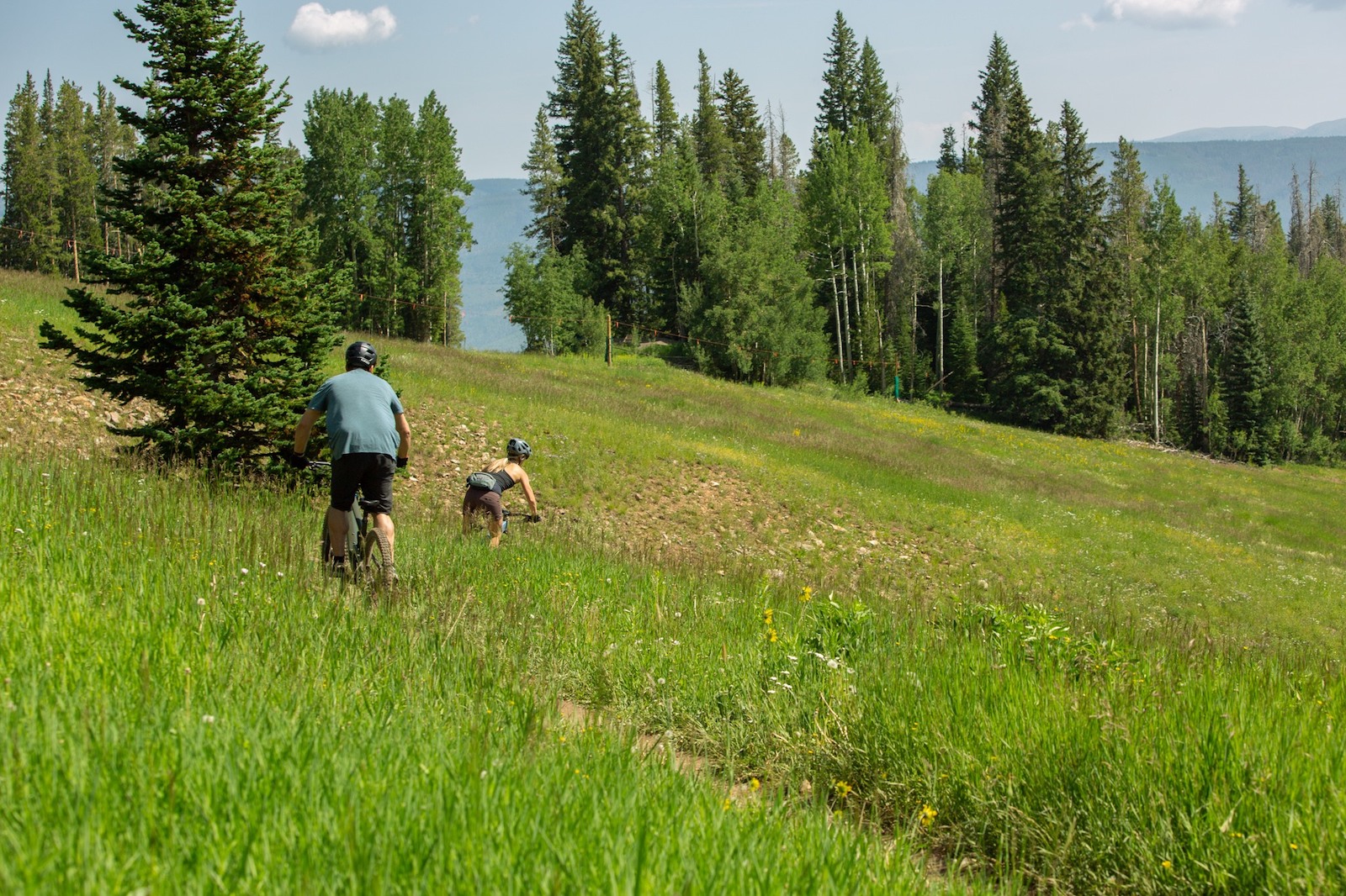 Image of people mountain biking at Beaver Creek Mountain Resort in Colorado