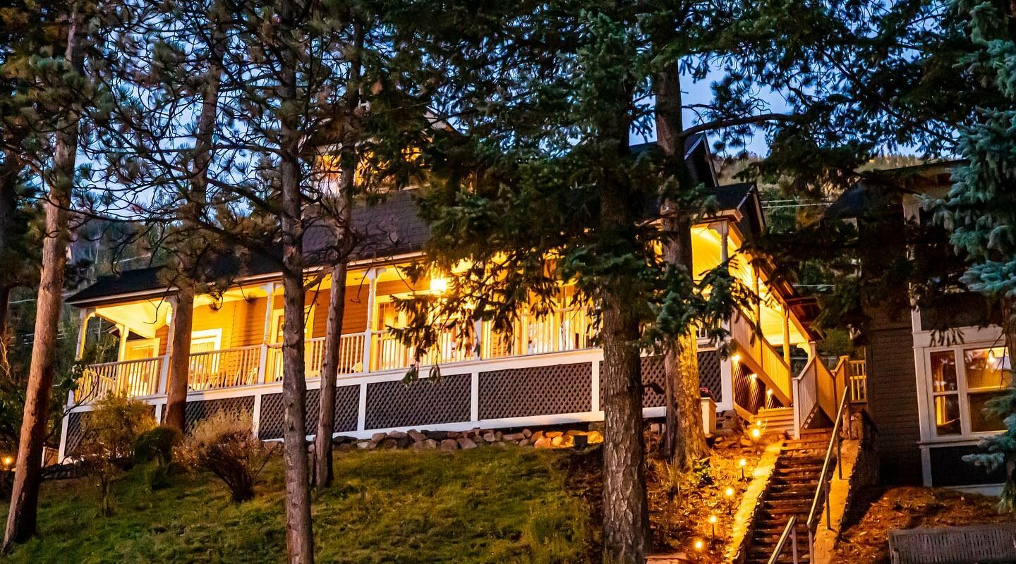 the outlook lodge in green mountain falls