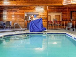 the pool at the comfort inn in wheat ridge