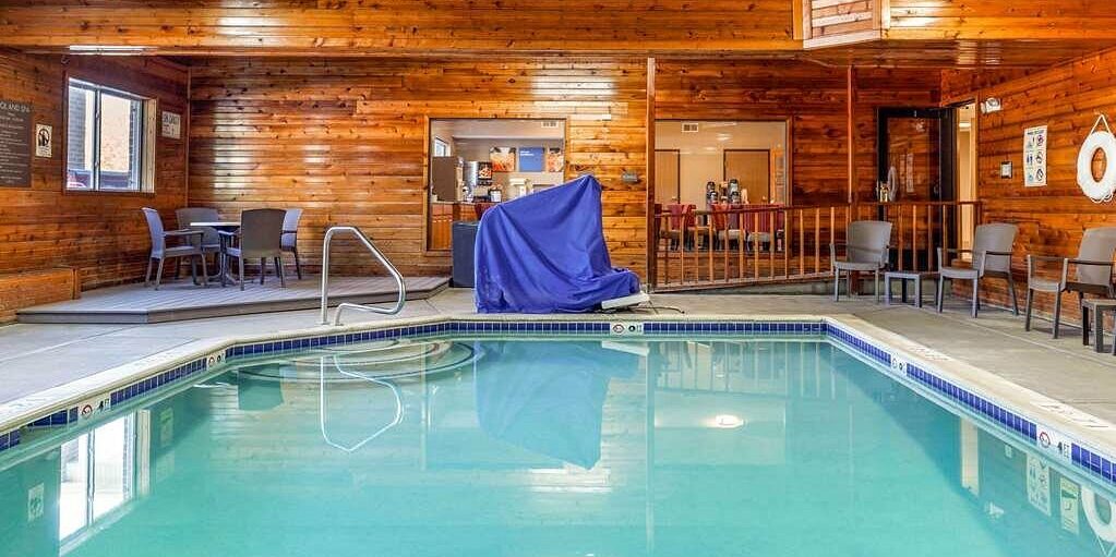 the pool at the comfort inn in wheat ridge