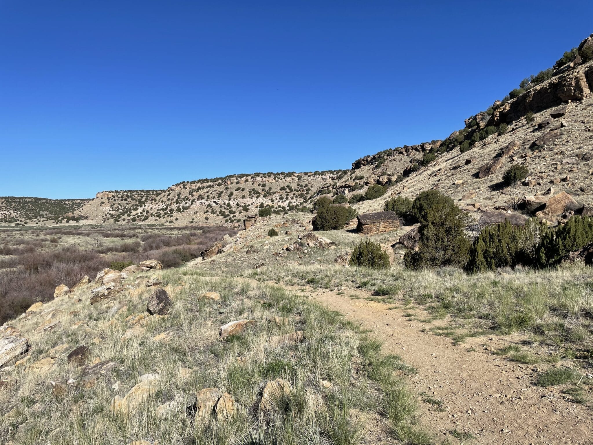 hiking through picketwire canyon