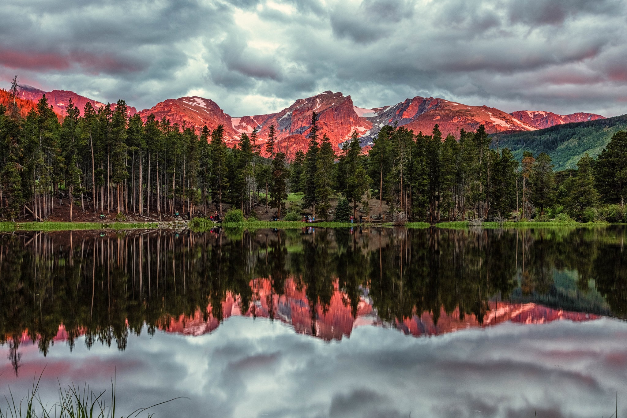 sprague lake at sunrise at rocky mountain national park