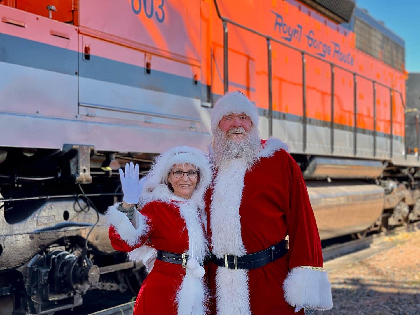 mr and mrs claus at royal gorge santa express train