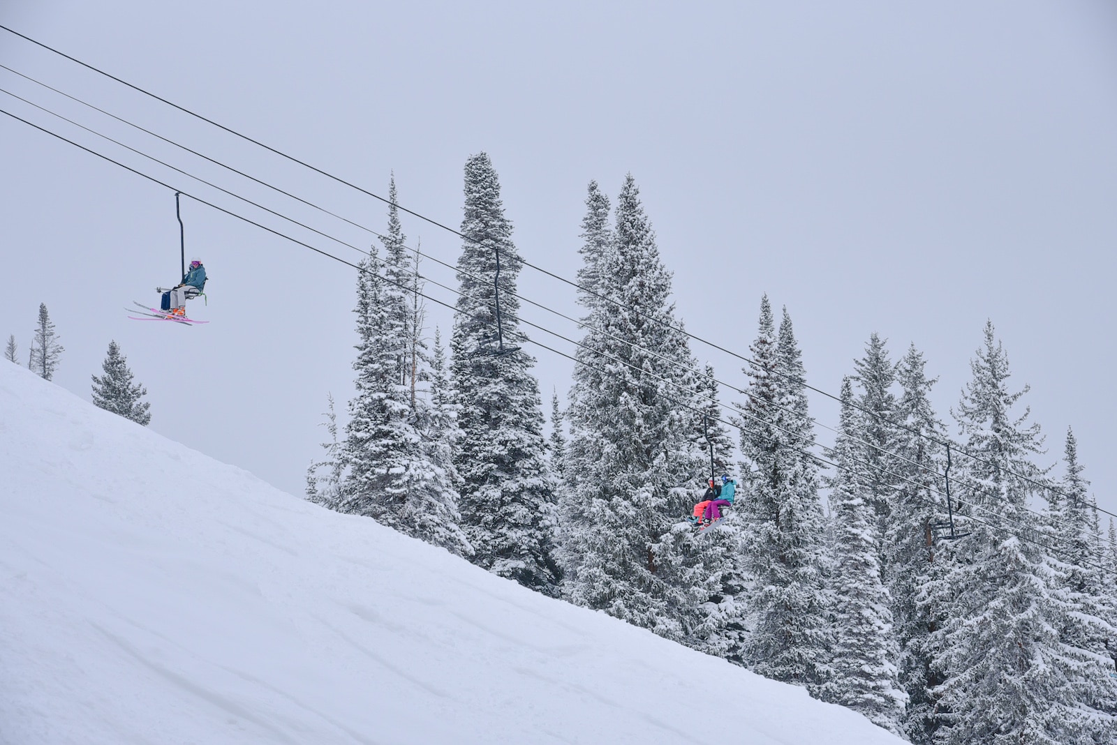 Image of people on the ski lift at Sunlight Mountain in Colorado