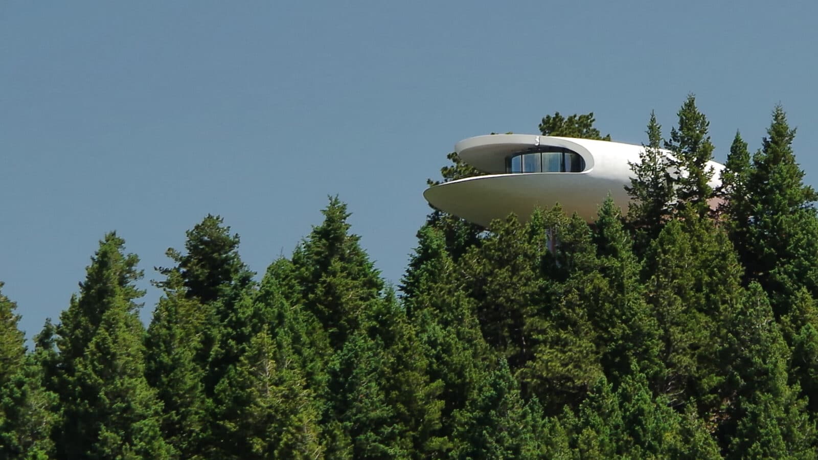 House that resembles a spaceship off of highway I-70 in Colorado