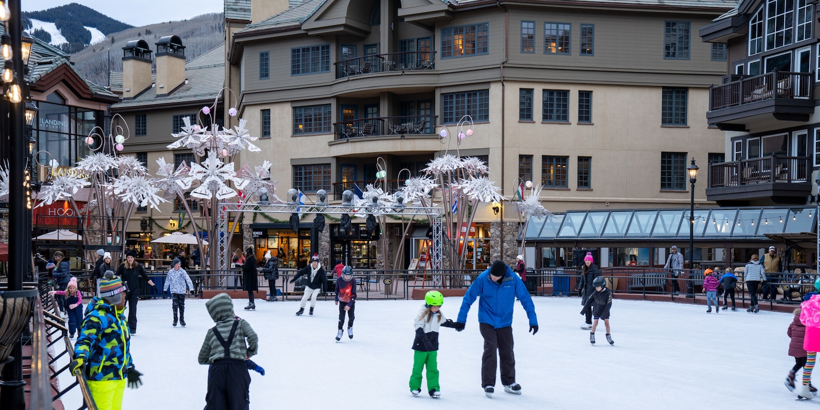 Gambar orang berseluncur di Beaver Creek di Avon, Colorado