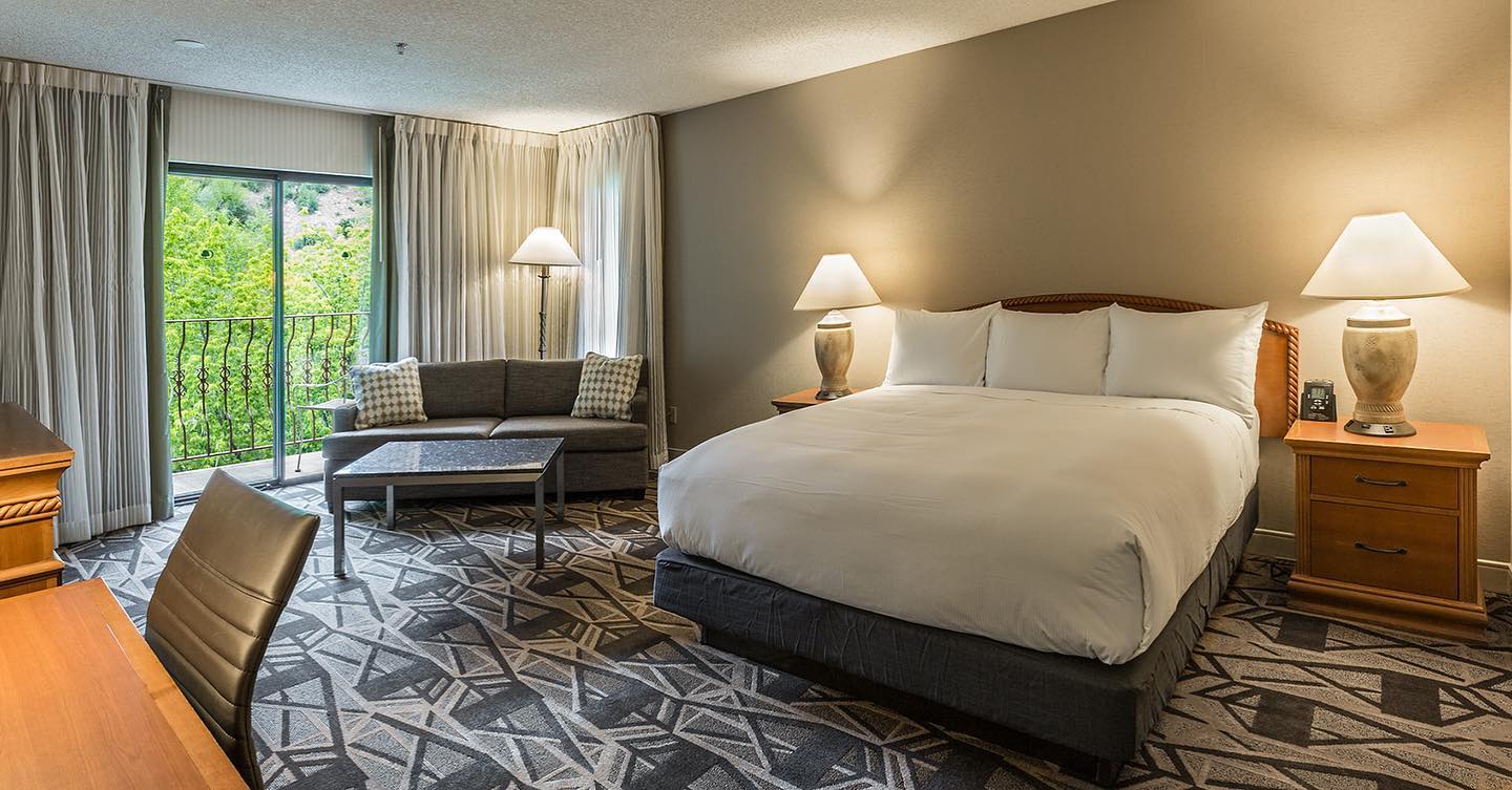 Image of a Doubletree Hotel Durango king guest room in Colorado