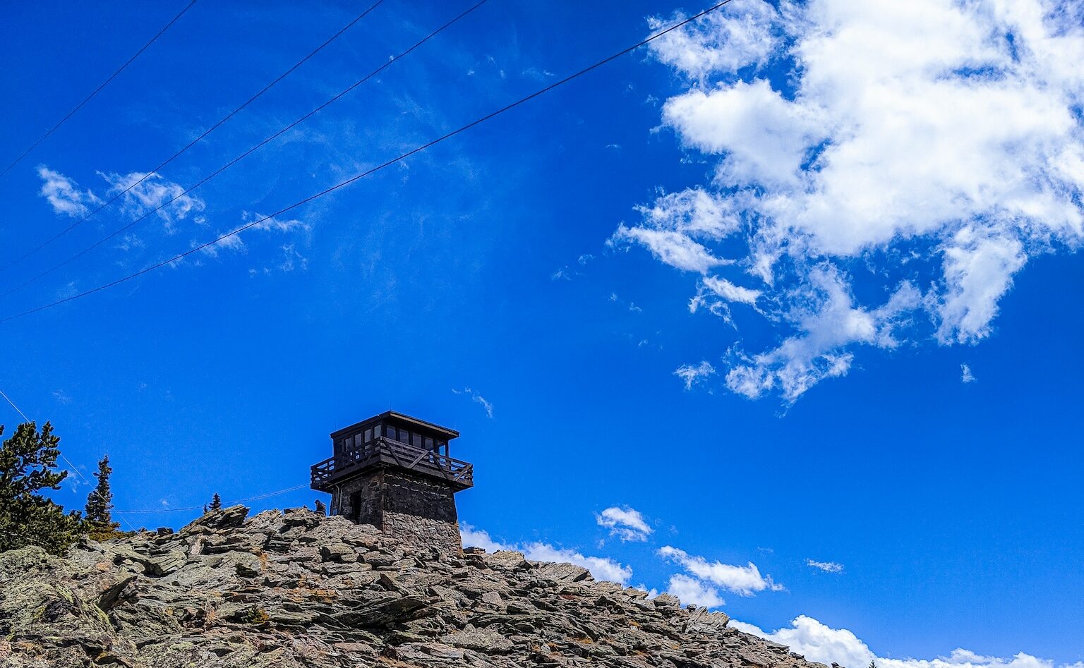 Squaw Mountain Fire Lookout sign with building in the back