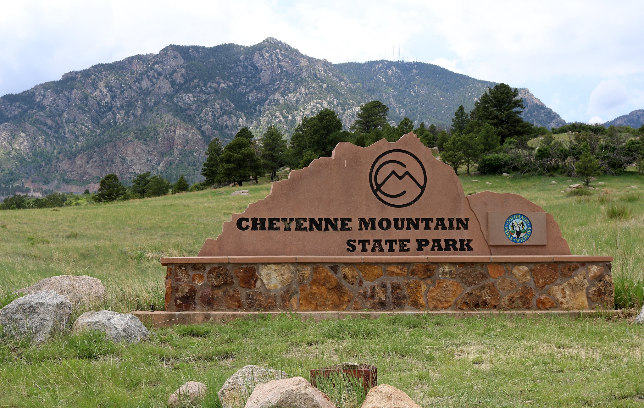 Entry sign for cheyenne mountain state park