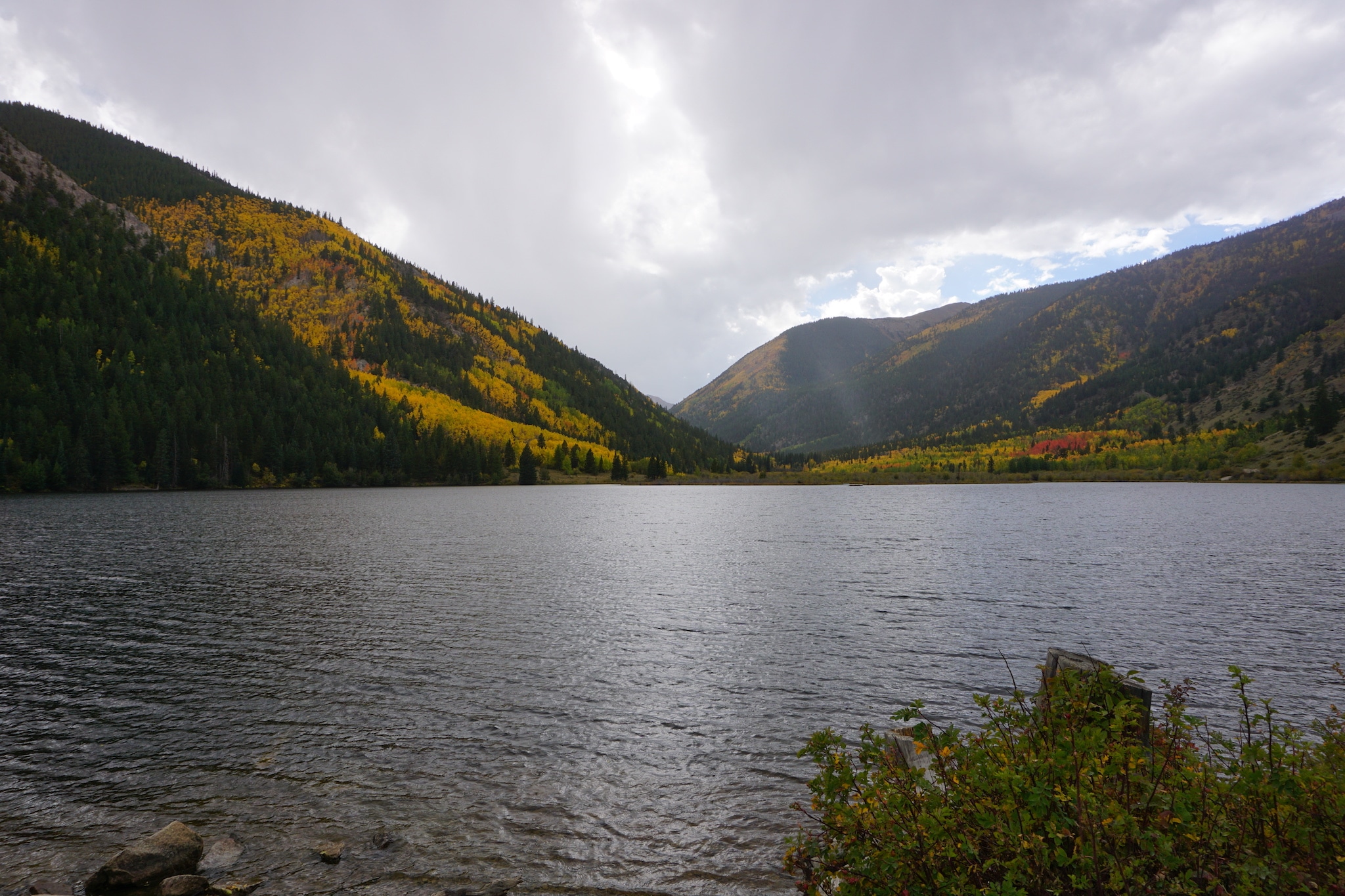 The still waters of Cottonwood Lake with Aspens changing on the far shoreline.