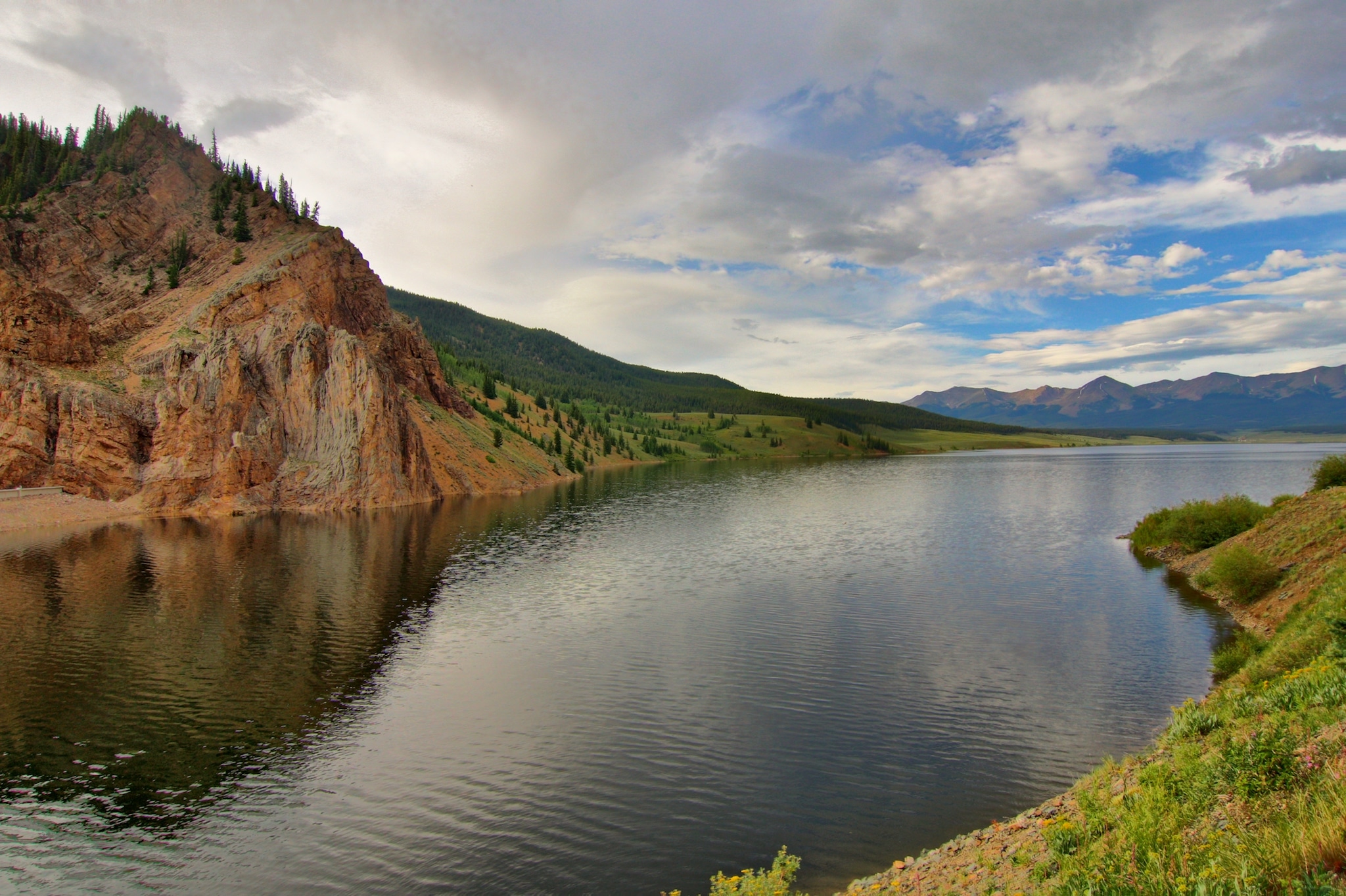 Tranquil Taylor Park Reservoir waters.