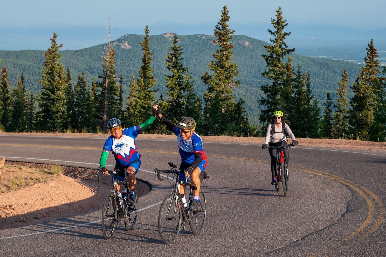 Image of cyclers at the Broadmoor Cycle to the Summit event in Colorado Springs