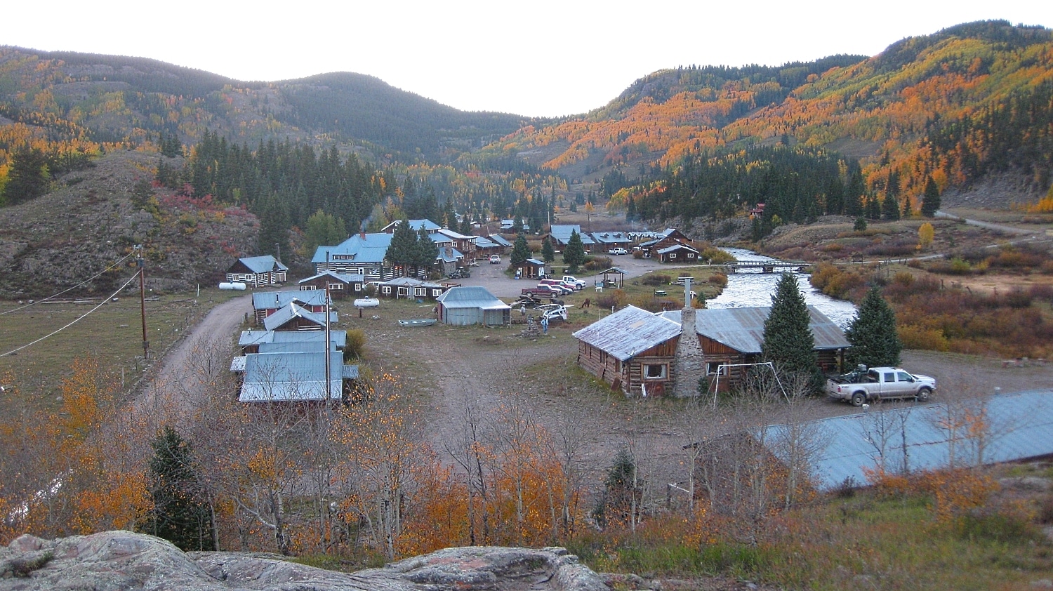 Lodge buildings surrounded by mountains