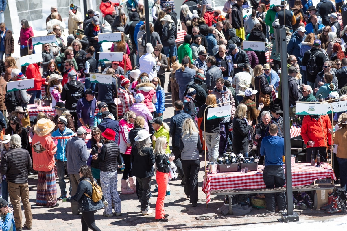 Crowds of people at outdoor wine tasting event