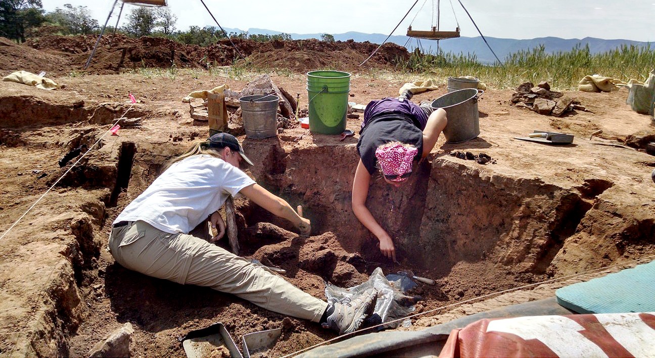 Image of archaeologists at the Crow Canyon Archaeological Center in Colorado