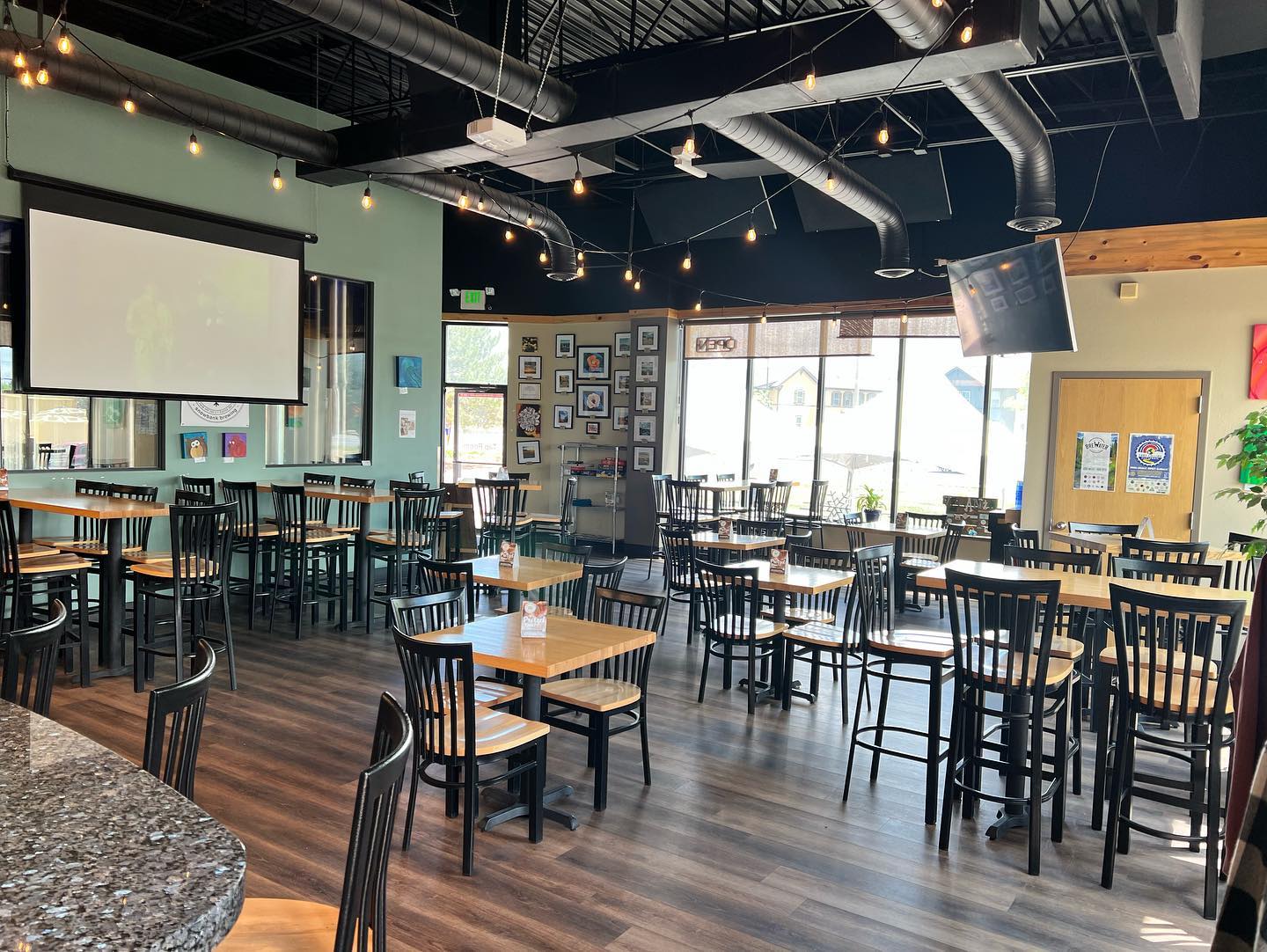 Image of the seating area at Snowbank Brewing in Fort Collins, Colorado