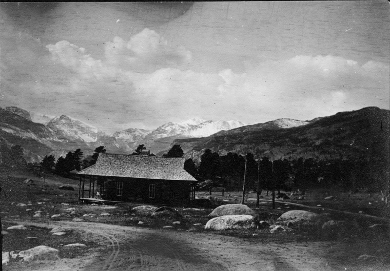 Black and white picture of Estes Park