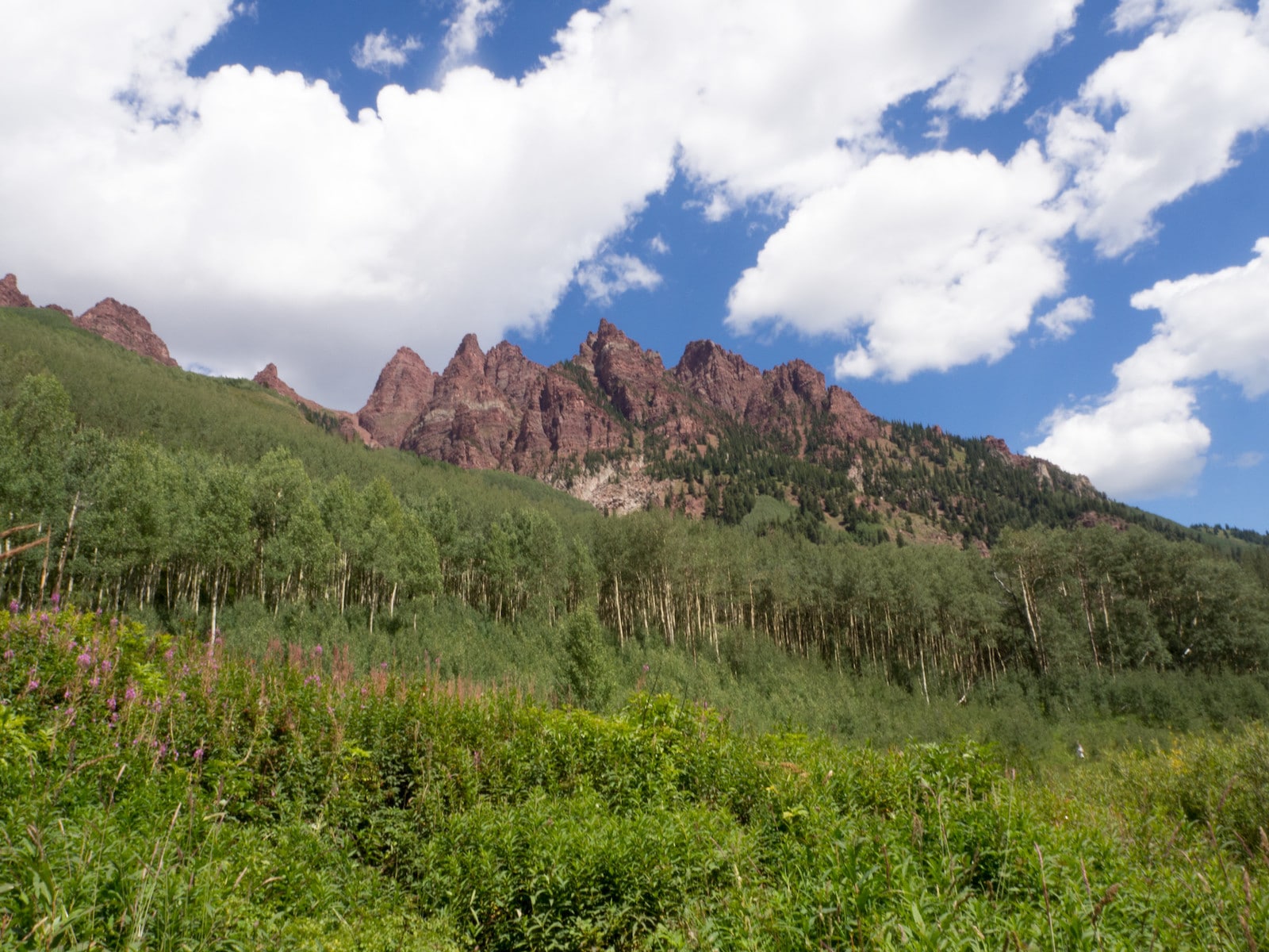 Scenic loop trail at Maroon Bells, Aspen CO