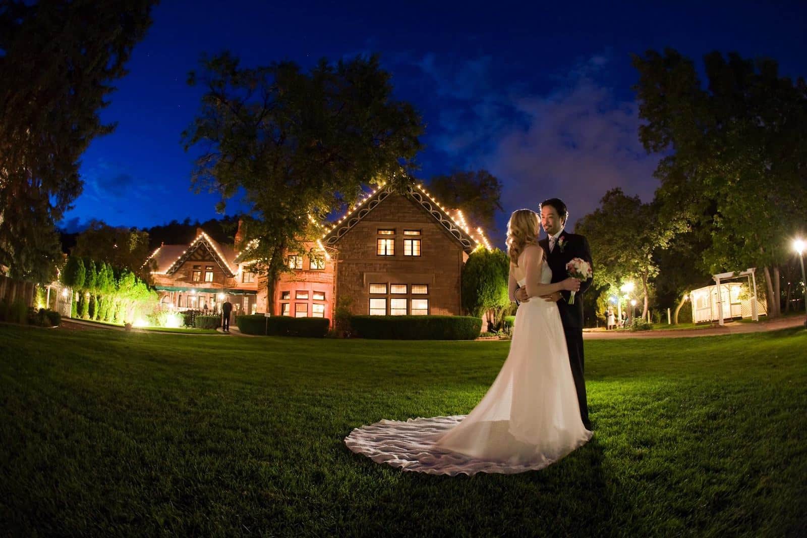 Image of a couple getting married at Briarhurst Manor in Manitou Springs, Colorado