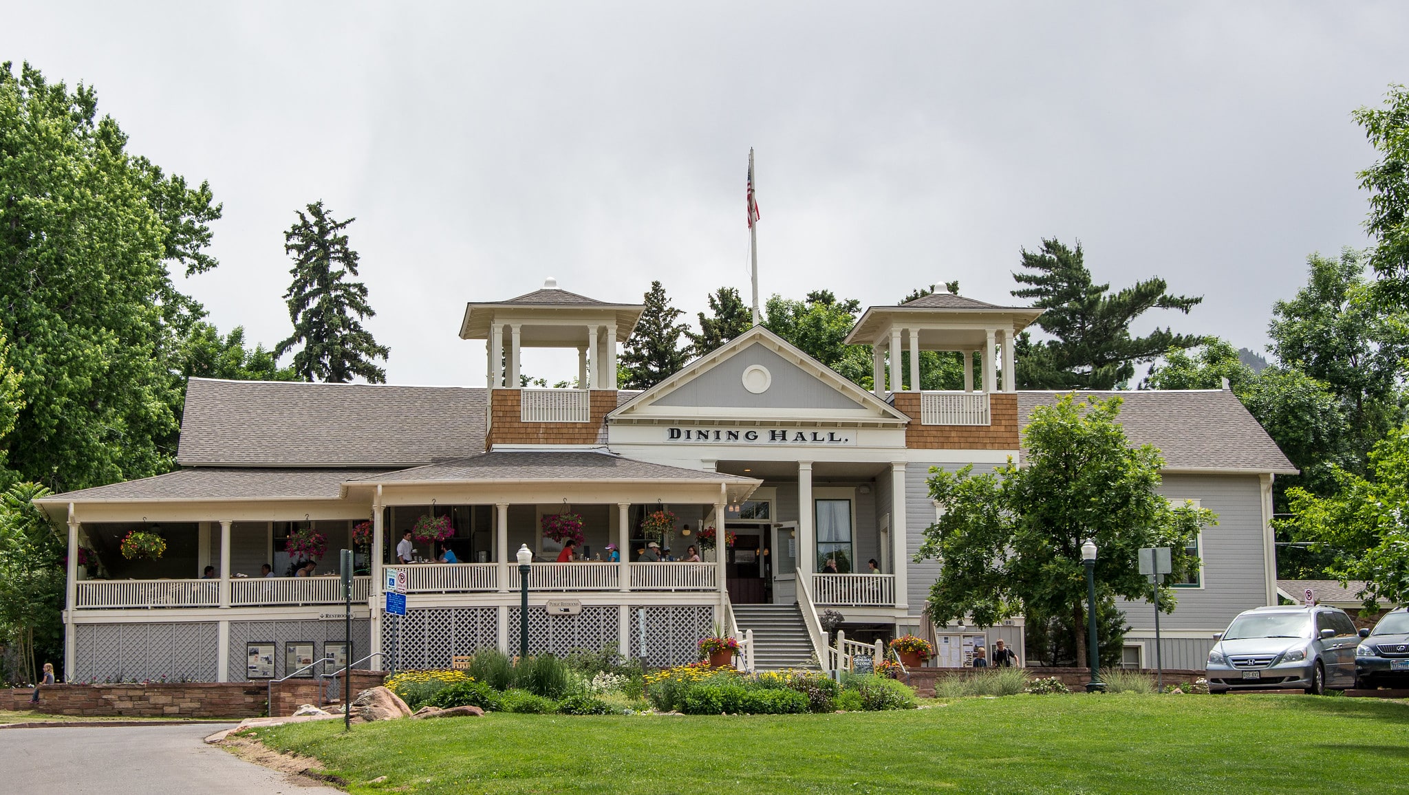 Image of the Chautauqua Dining Hall in Boulder, Colorado