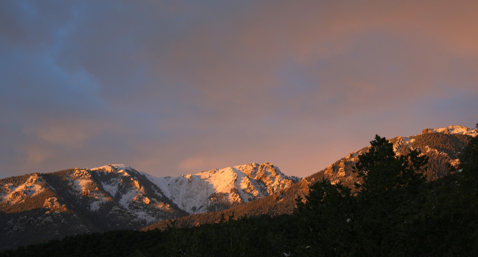 Pegunungan Sangre de Cristo Crestone CO Sunset