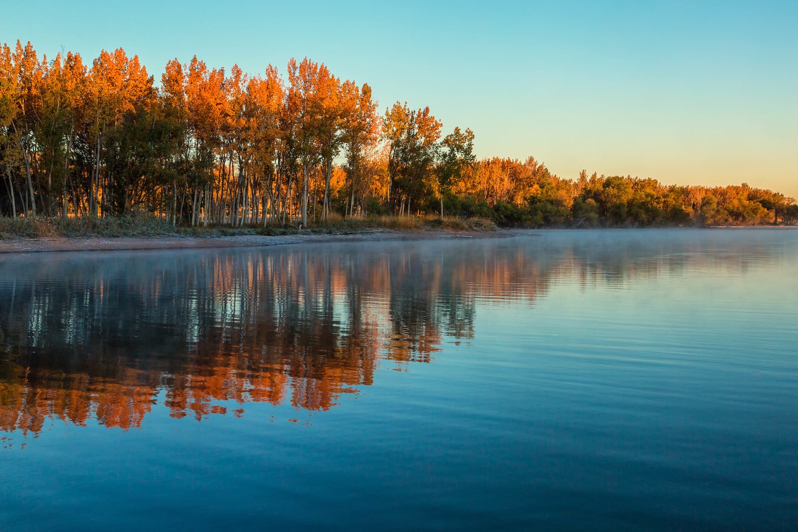 Pagi musim gugur di Chatfield State Park, Colorado