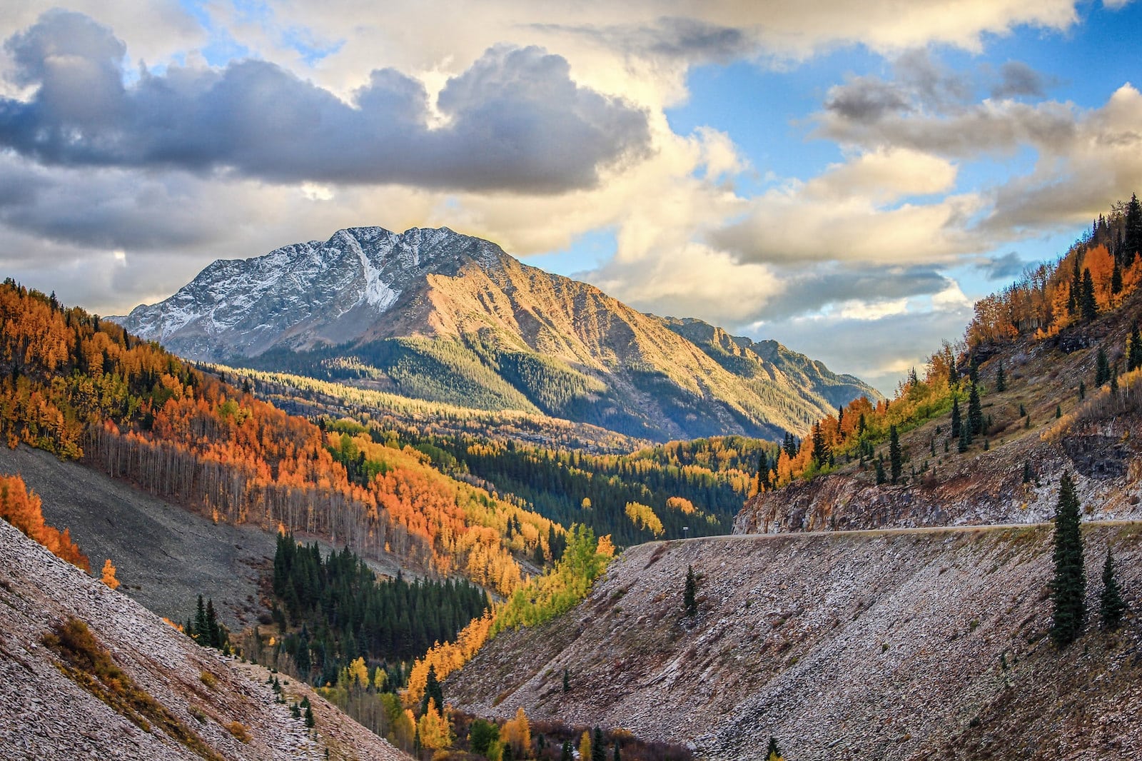 Musim gugur mewarnai jalan raya jutaan dolar, Colorado