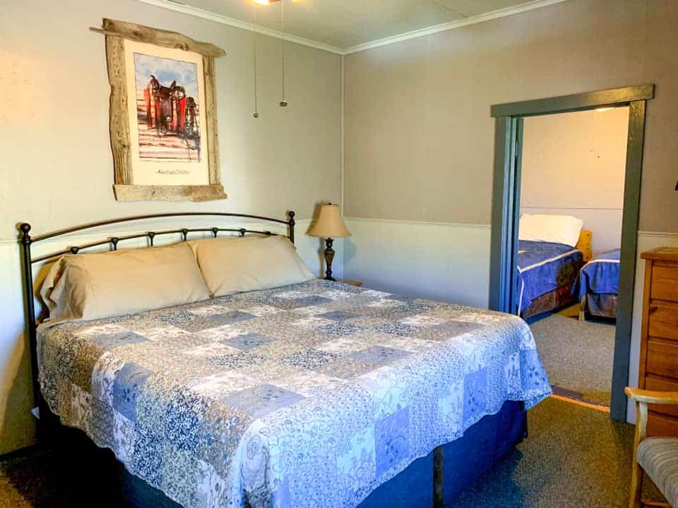 Lodging room with queen bed