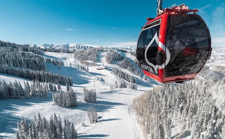 Silver Queen Gondola menghadap ke Gunung Aspen