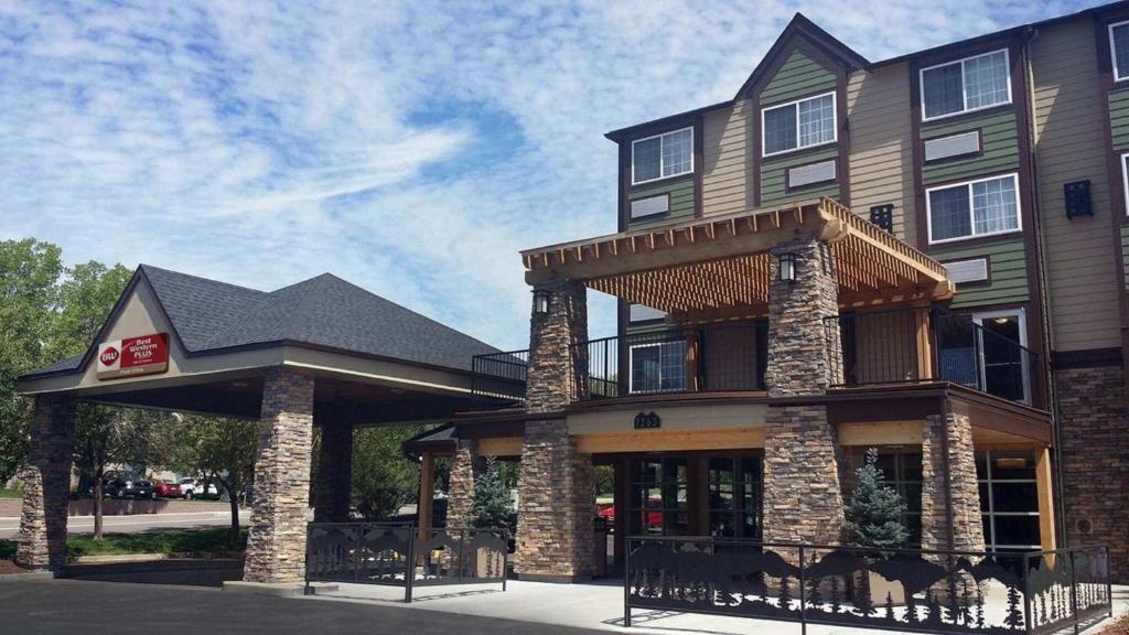 Front exterior of the Best Western Plus Peak Vista Inn & Suites in Colorado Springs