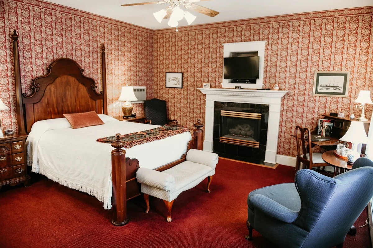 Room with queen bed and vintage furnishings at the Clipper Inn B&B