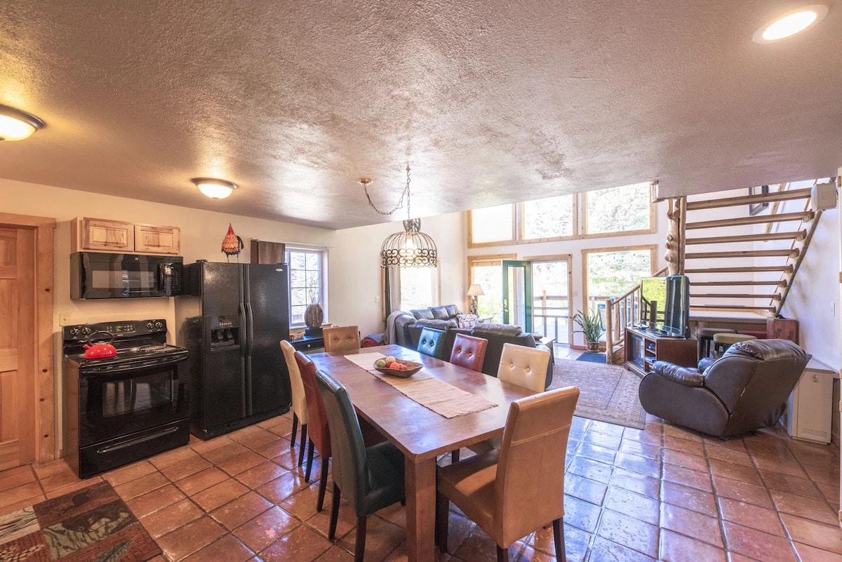 Interior kitchen and living room at Cucharas River Bed and Breakfast