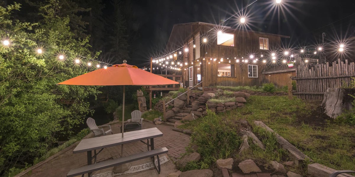 Cucharas River Bed and Breakfast patio at night