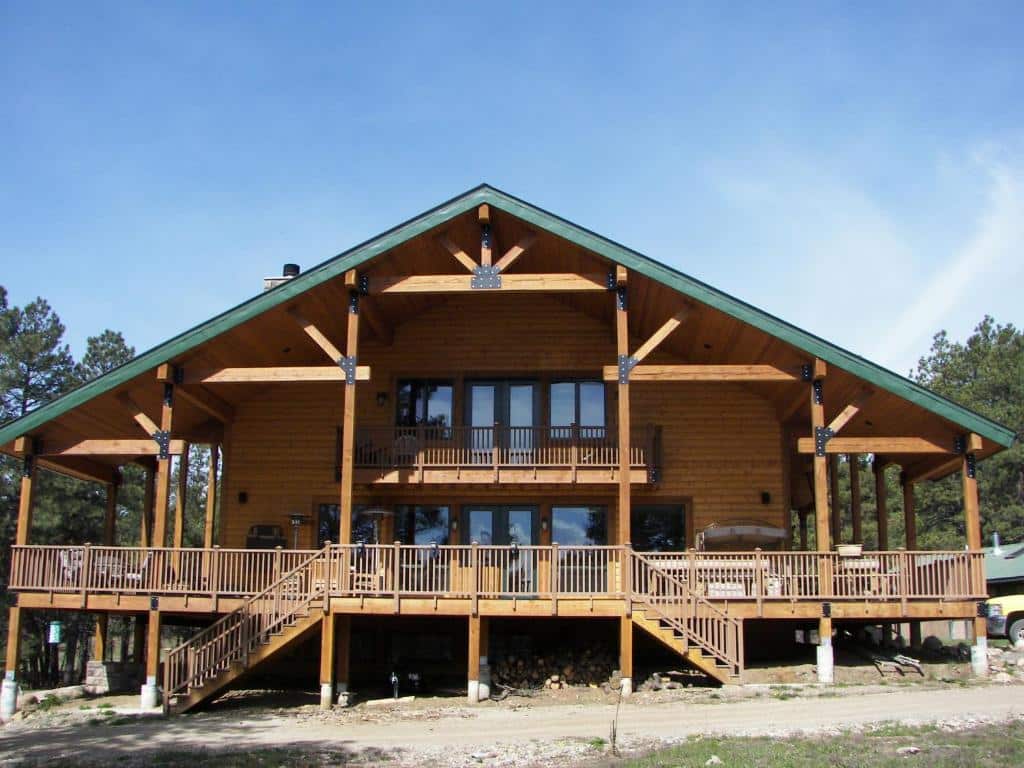 the front exterior of the Elktrace Bed and Breakfast in Pagosa Springs, Colorado