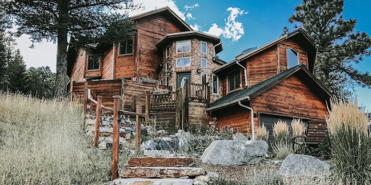 Exterior of the Juniper Mountain House in Evergreen, Colorado