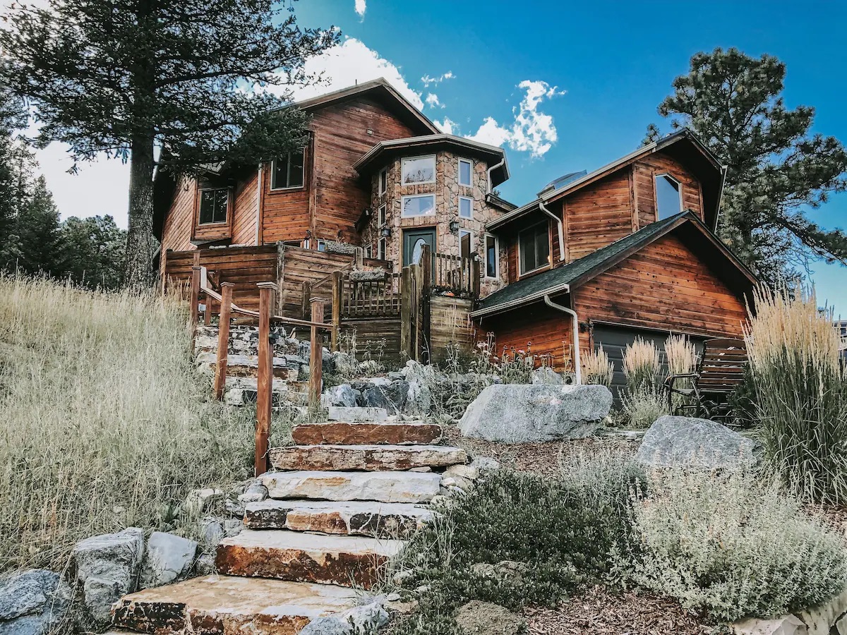 Exterior of the Juniper Mountain House in Evergreen, Colorado