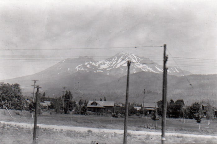 black and white photo from 1915 of Mount Crested Butte from town