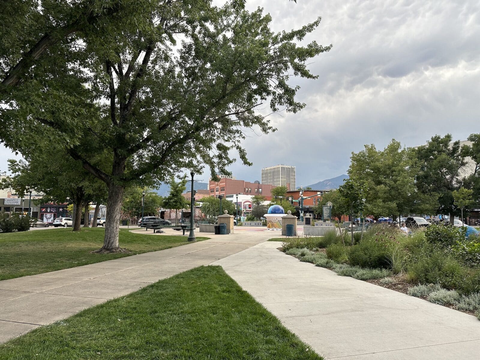 paved sidewalks in Acacia Park